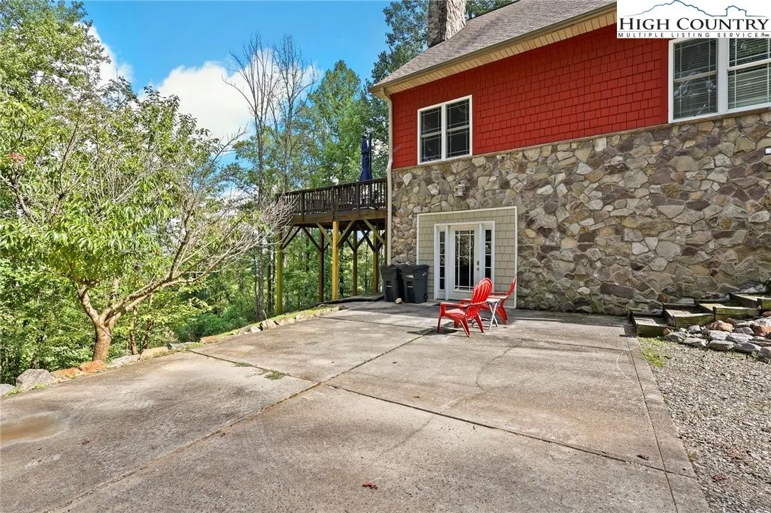Image number 16 for the current listing