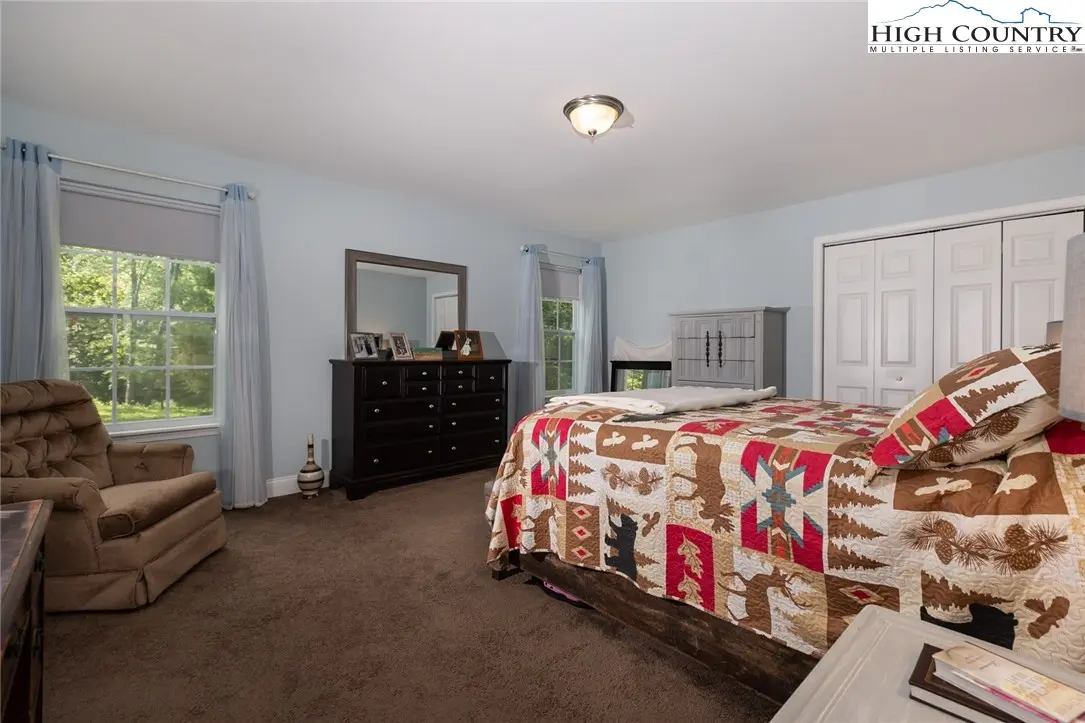 Image number 11 for the current listing