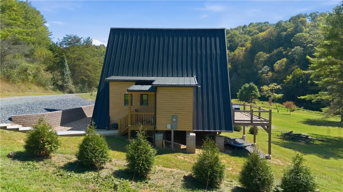 Image number 14 for the current listing