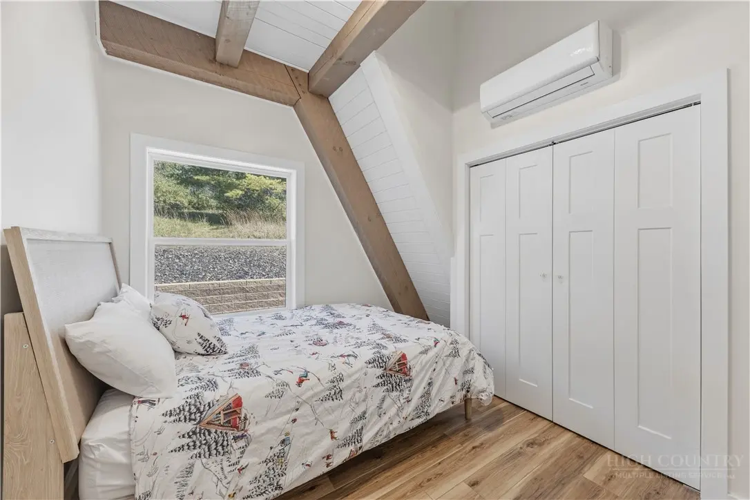 Image number 3 for the current listing