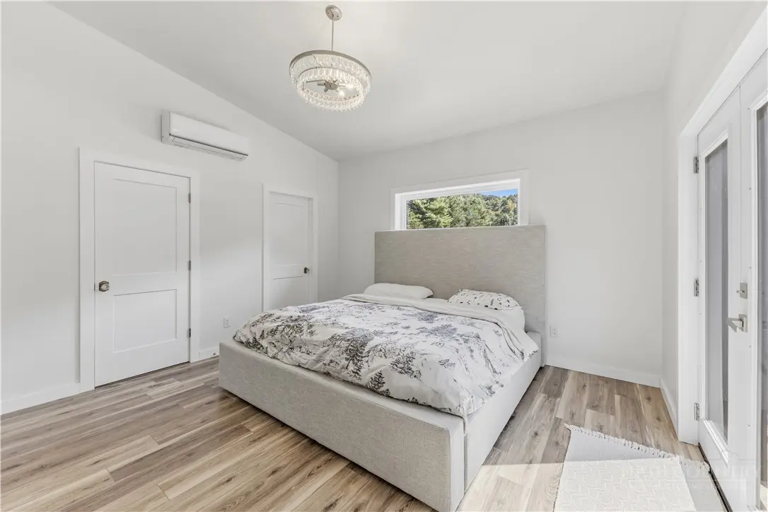 Image number 6 for the current listing