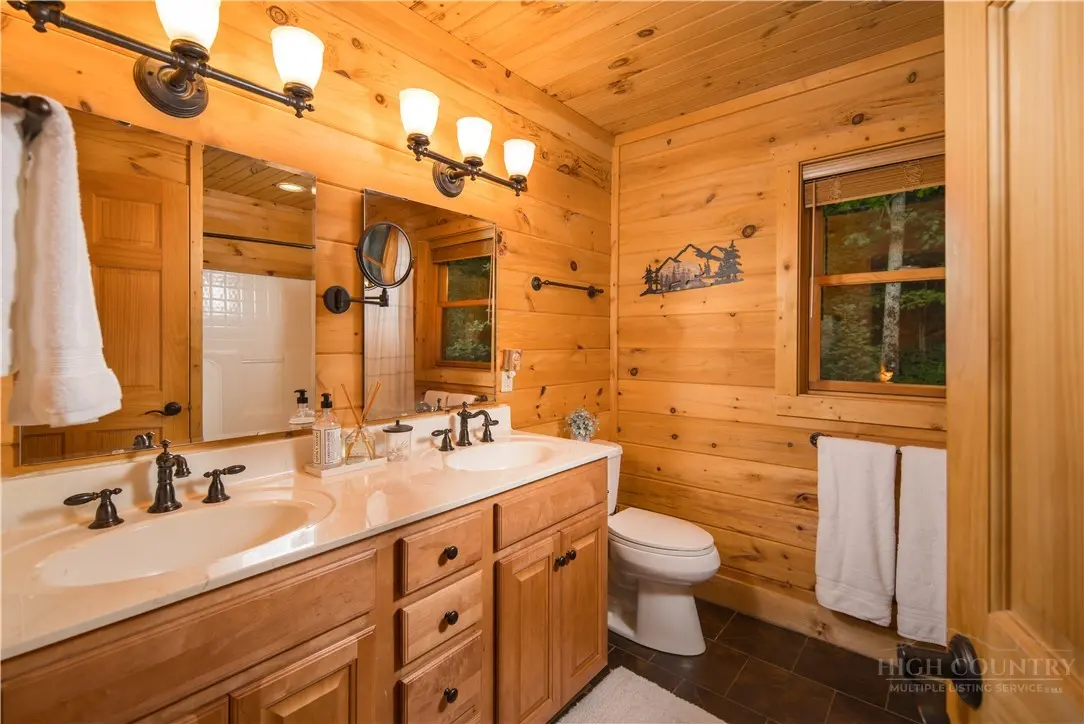 Image number 6 for the current listing