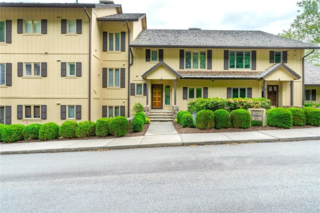 Image number 1 for the current listing