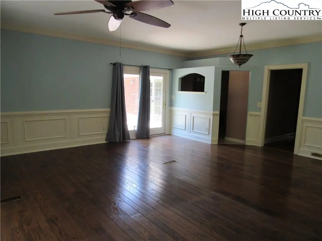 Image number 3 for the current listing