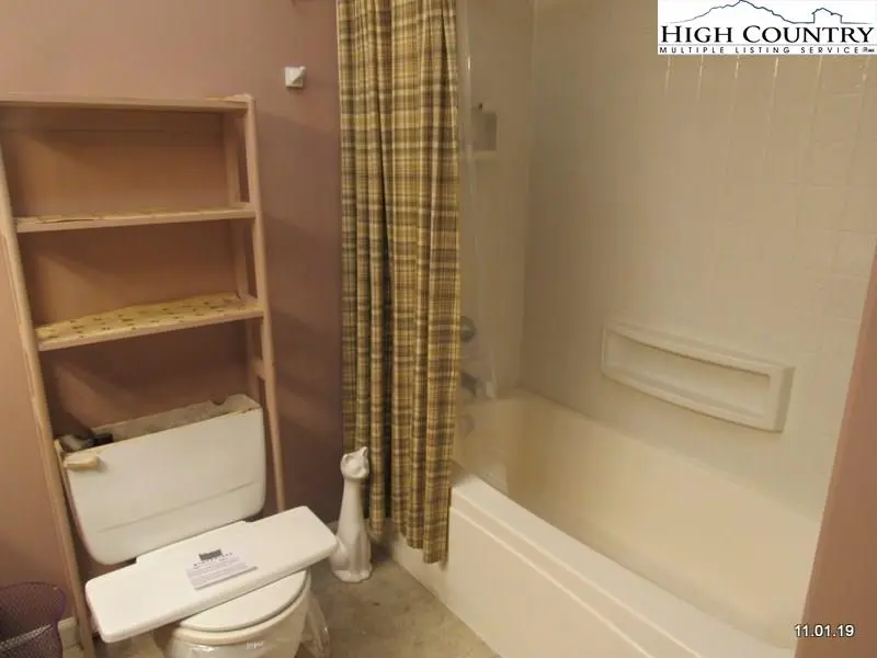 Image number 5 for the current listing