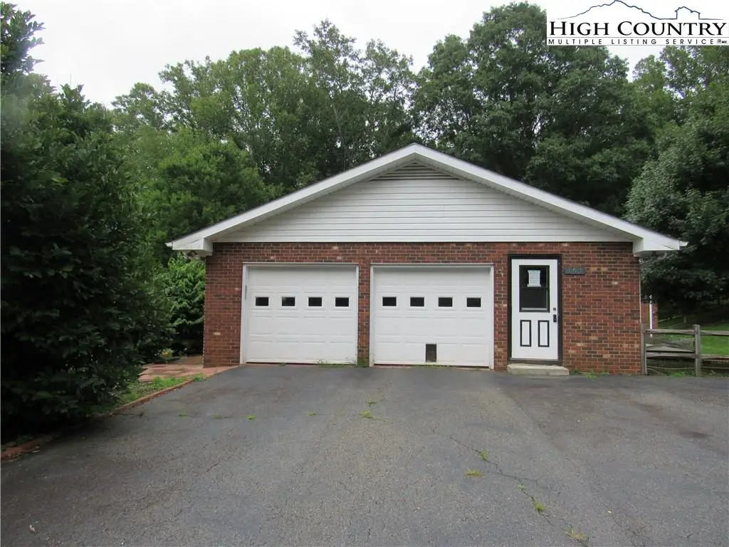 Image number 17 for the current listing