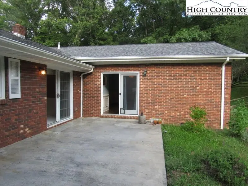 Image number 19 for the current listing