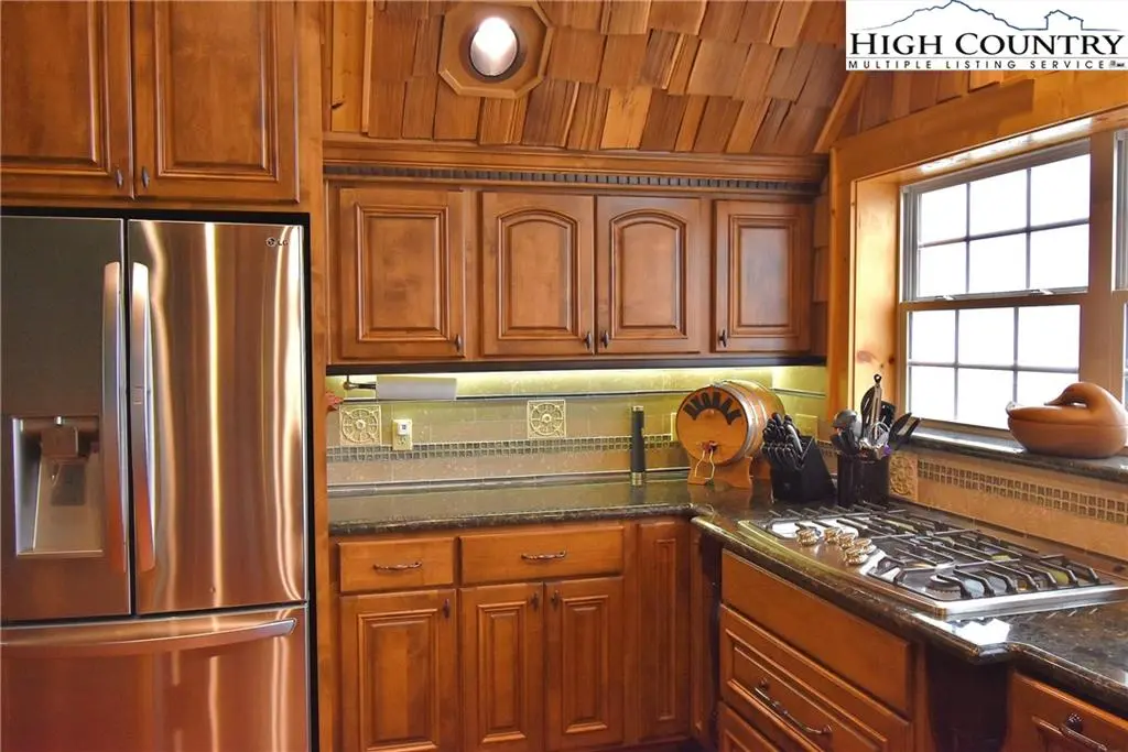Image number 4 for the current listing