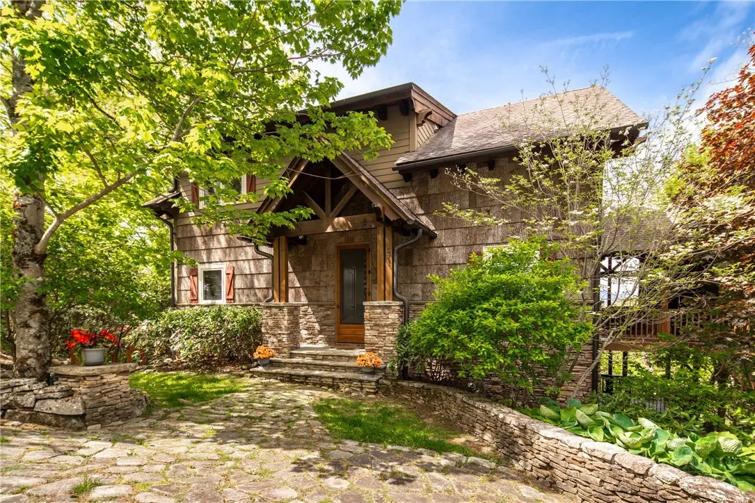 Image number 1 for the current listing