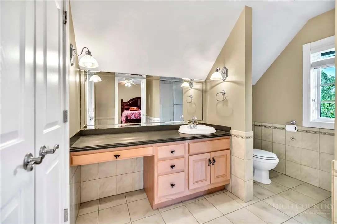 Image number 3 for the current listing