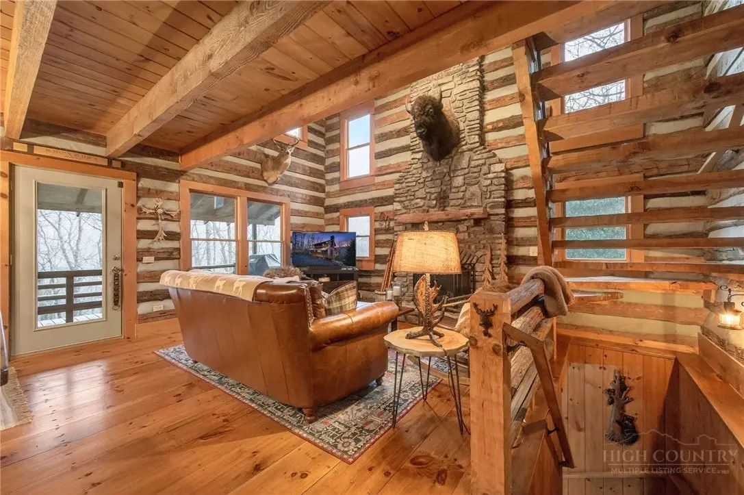 Image number 20 for the current listing