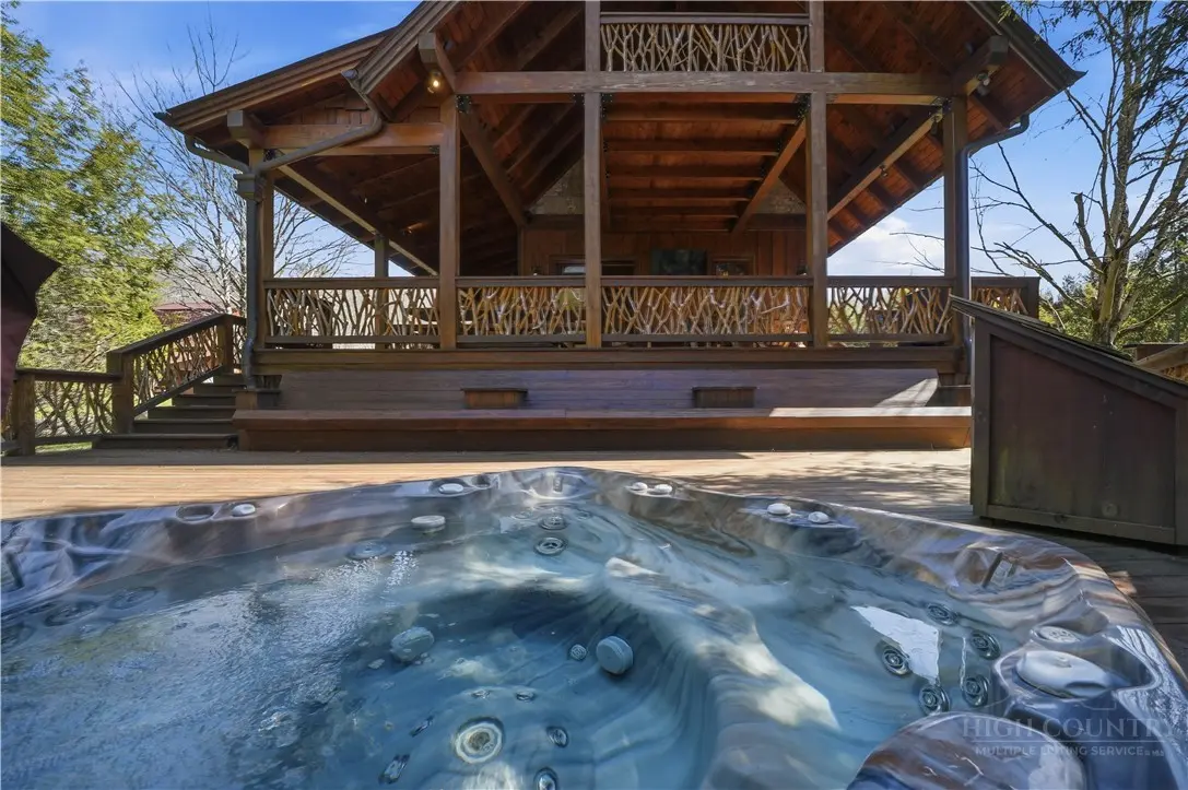 Image number 5 for the current listing