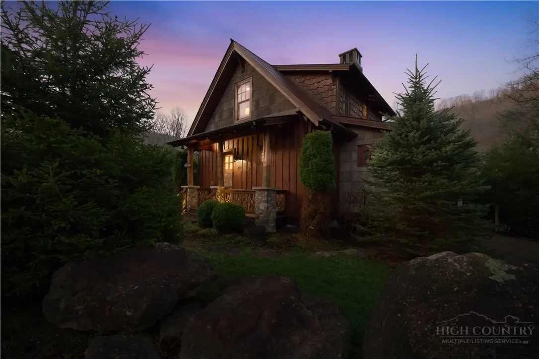 Image number 1 for the current listing