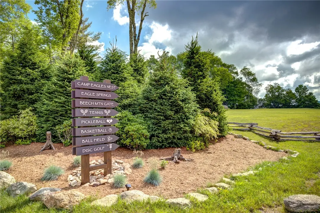 Image number 18 for the current listing