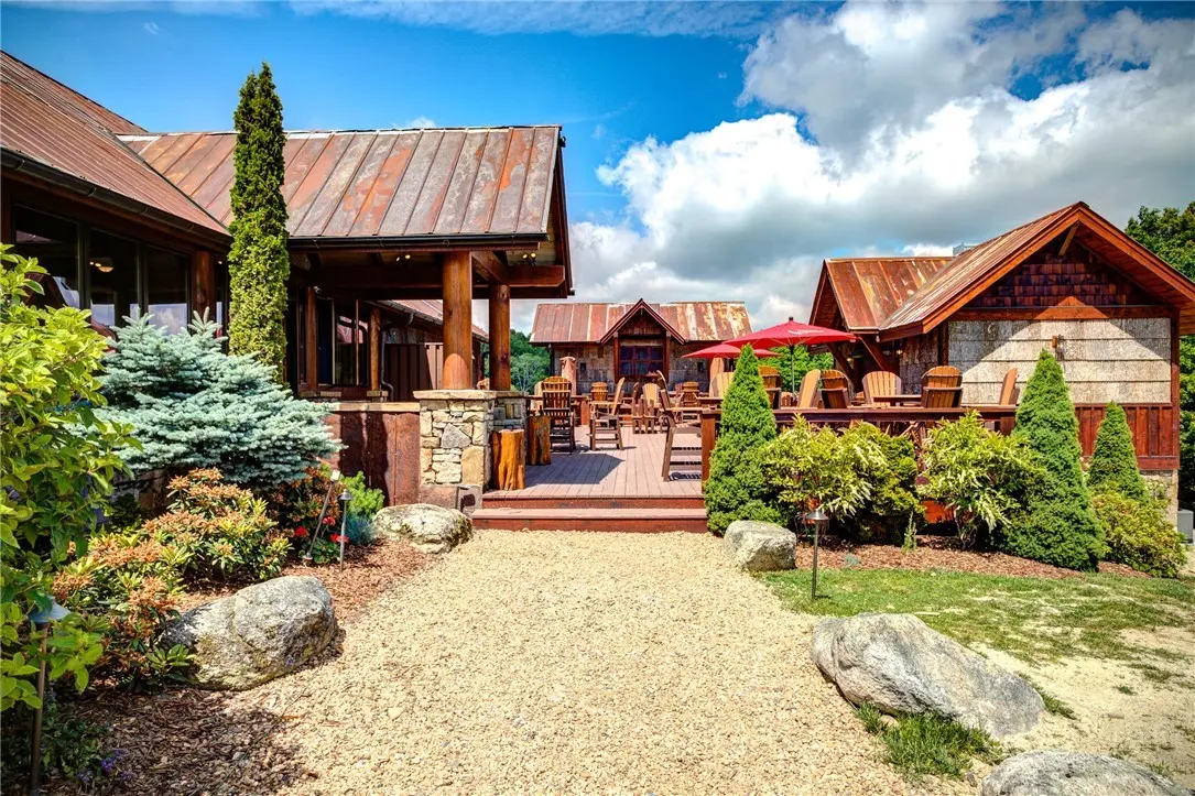 Image number 19 for the current listing