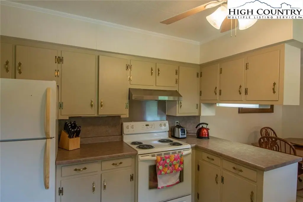 Image number 2 for the current listing