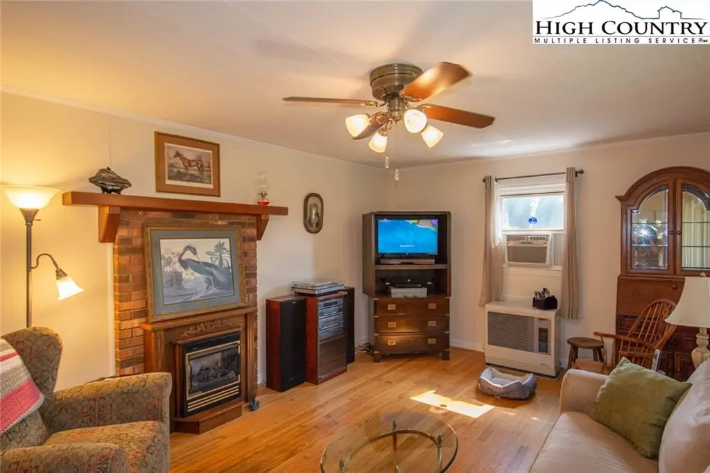 Image number 12 for the current listing