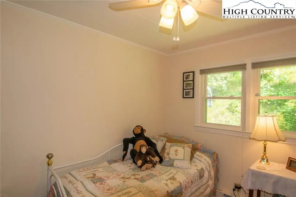 Image number 7 for the current listing