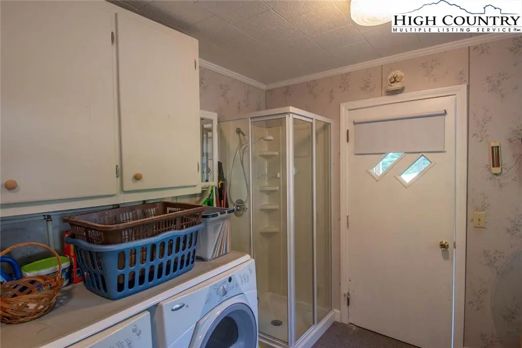 Image number 3 for the current listing