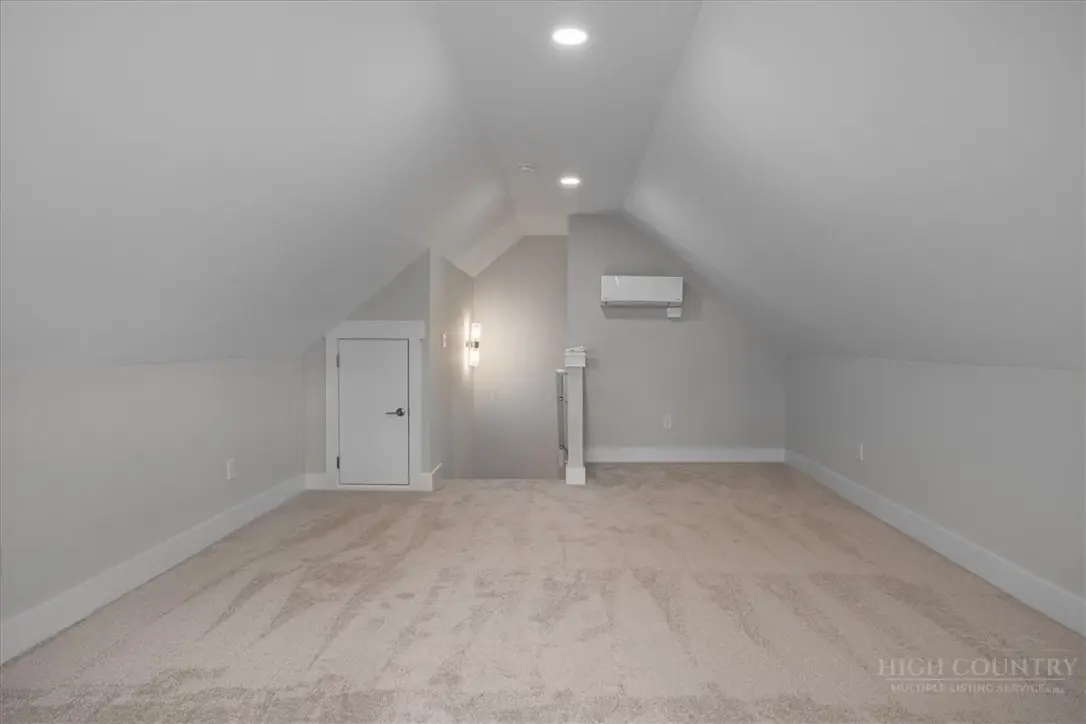 Image number 3 for the current listing