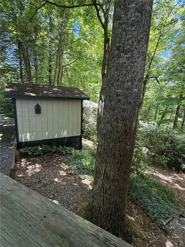 Image number 18 for the current listing