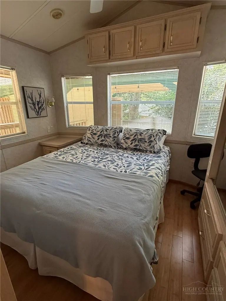 Image number 6 for the current listing