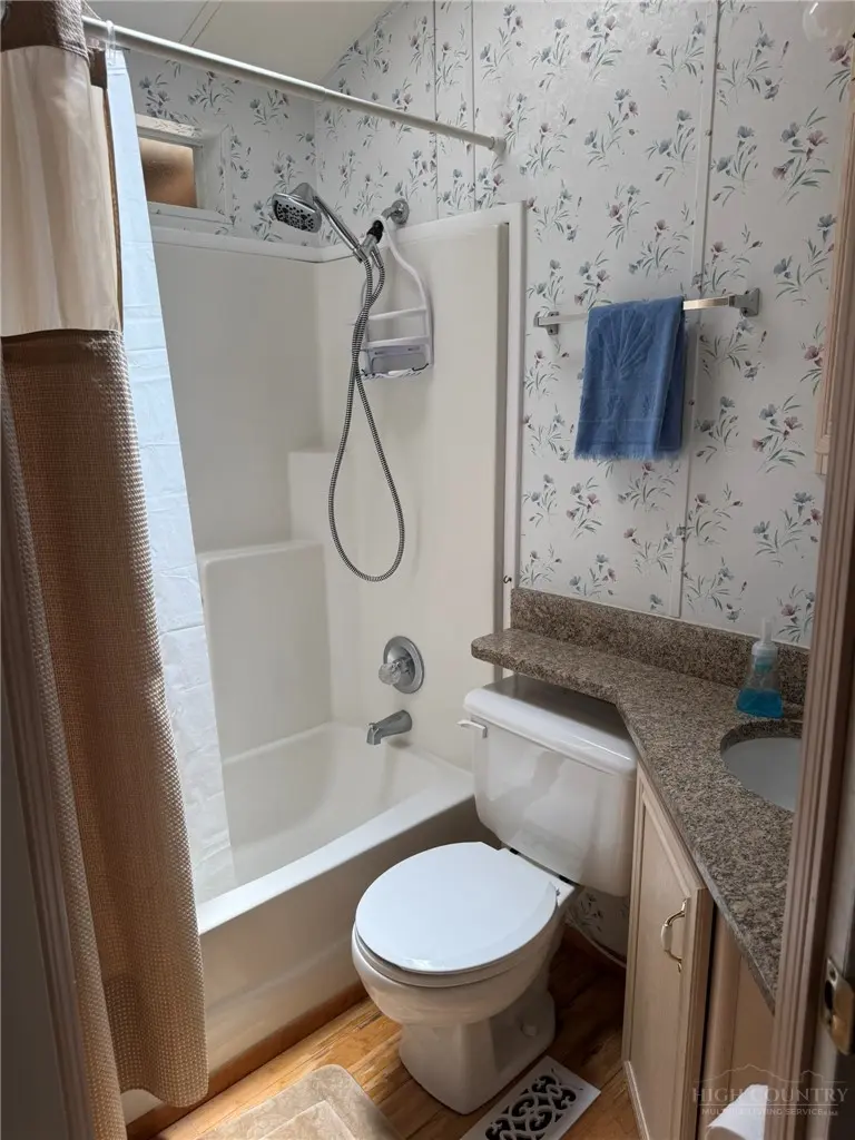 Image number 2 for the current listing