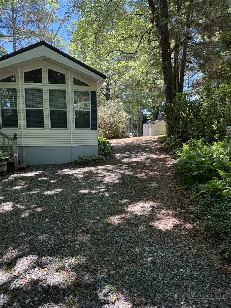 Image number 16 for the current listing