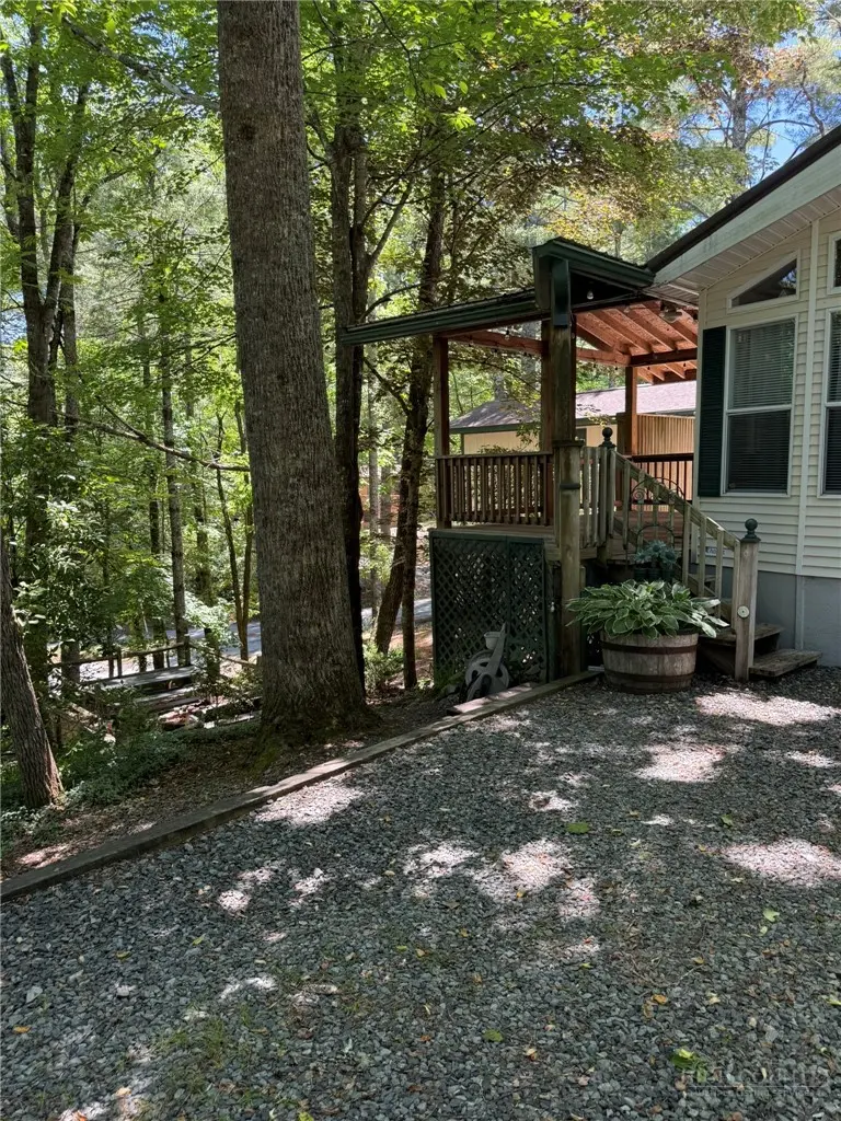 Image number 19 for the current listing