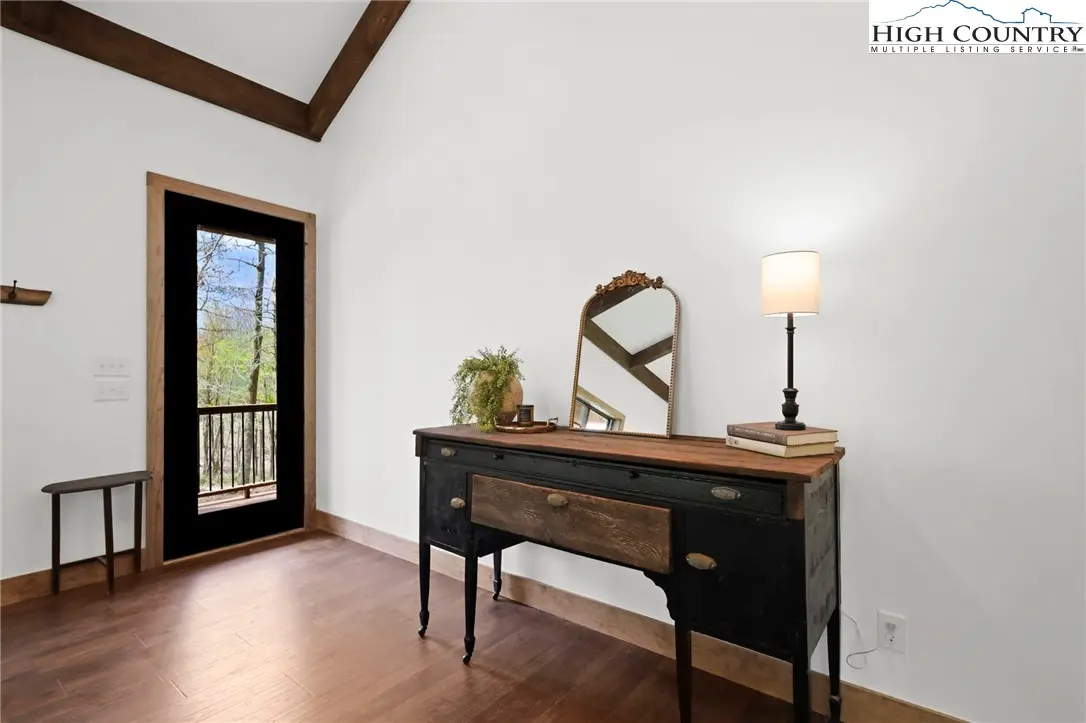 Image number 20 for the current listing