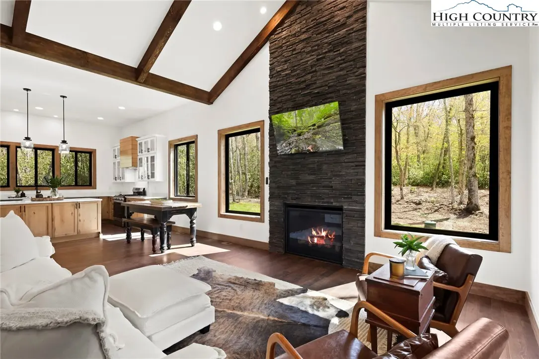 Image number 16 for the current listing