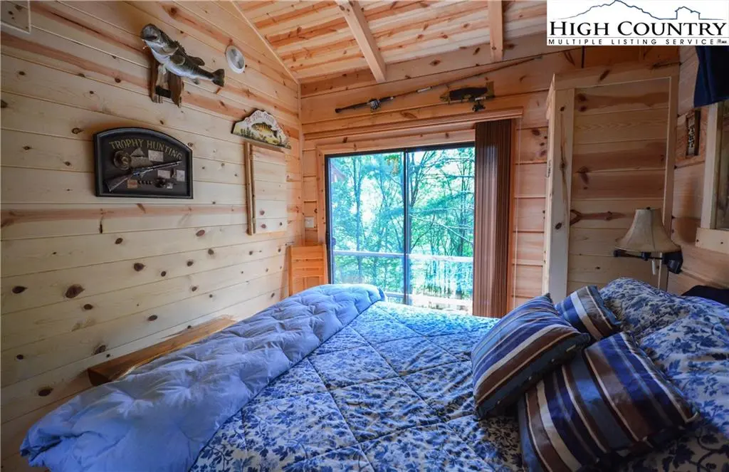 Image number 9 for the current listing