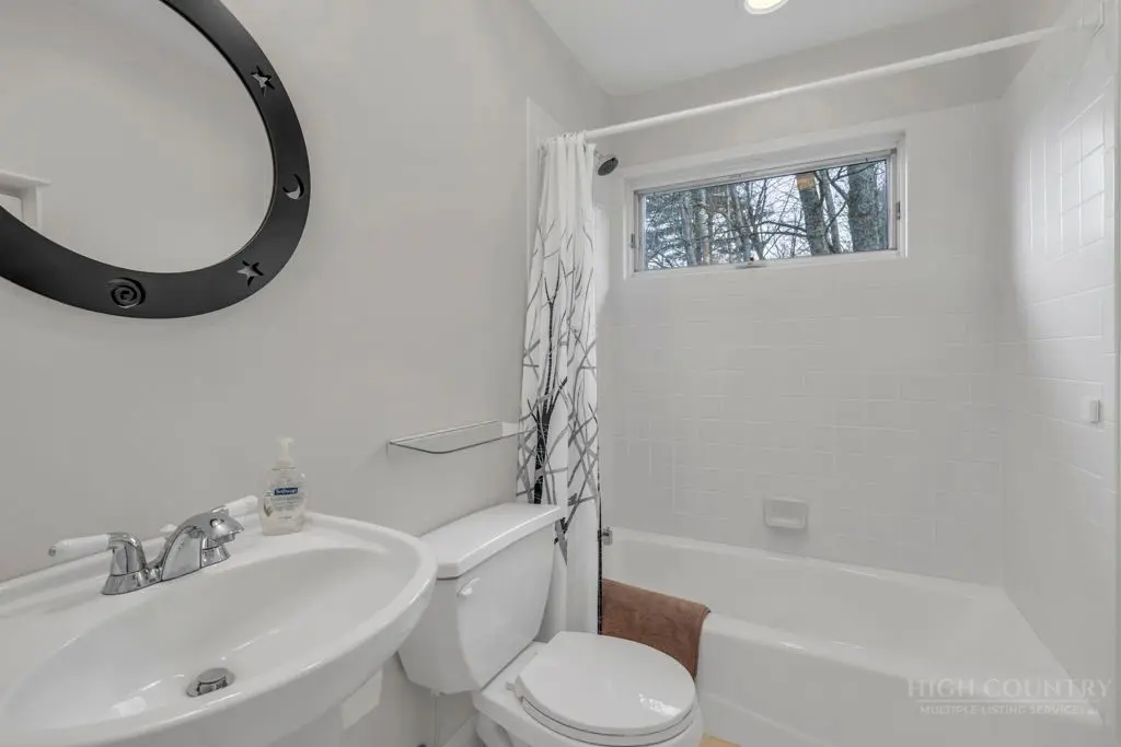 Image number 10 for the current listing