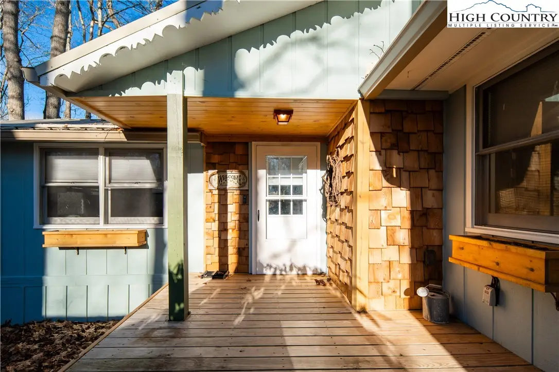 Image number 1 for the current listing