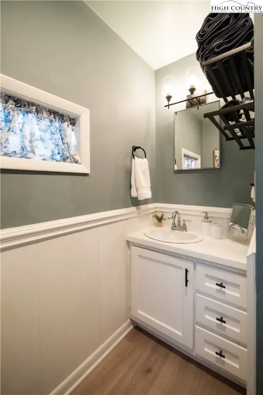 Image number 10 for the current listing