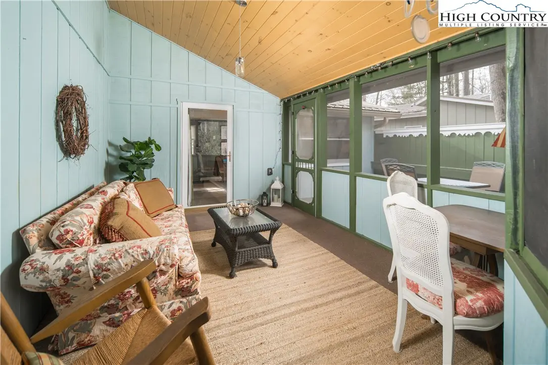 Image number 2 for the current listing