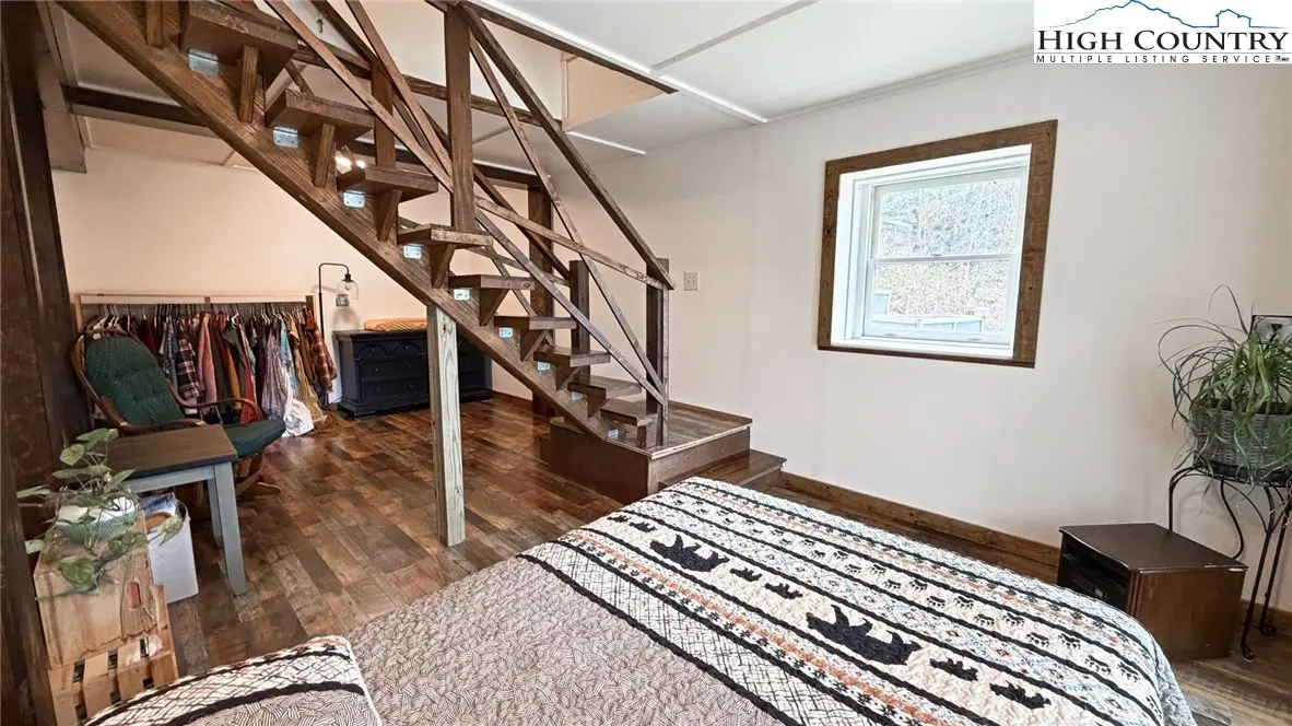 Image number 12 for the current listing