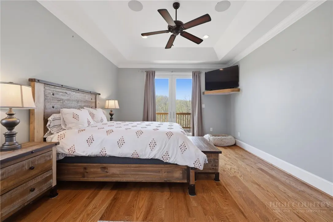 Image number 3 for the current listing