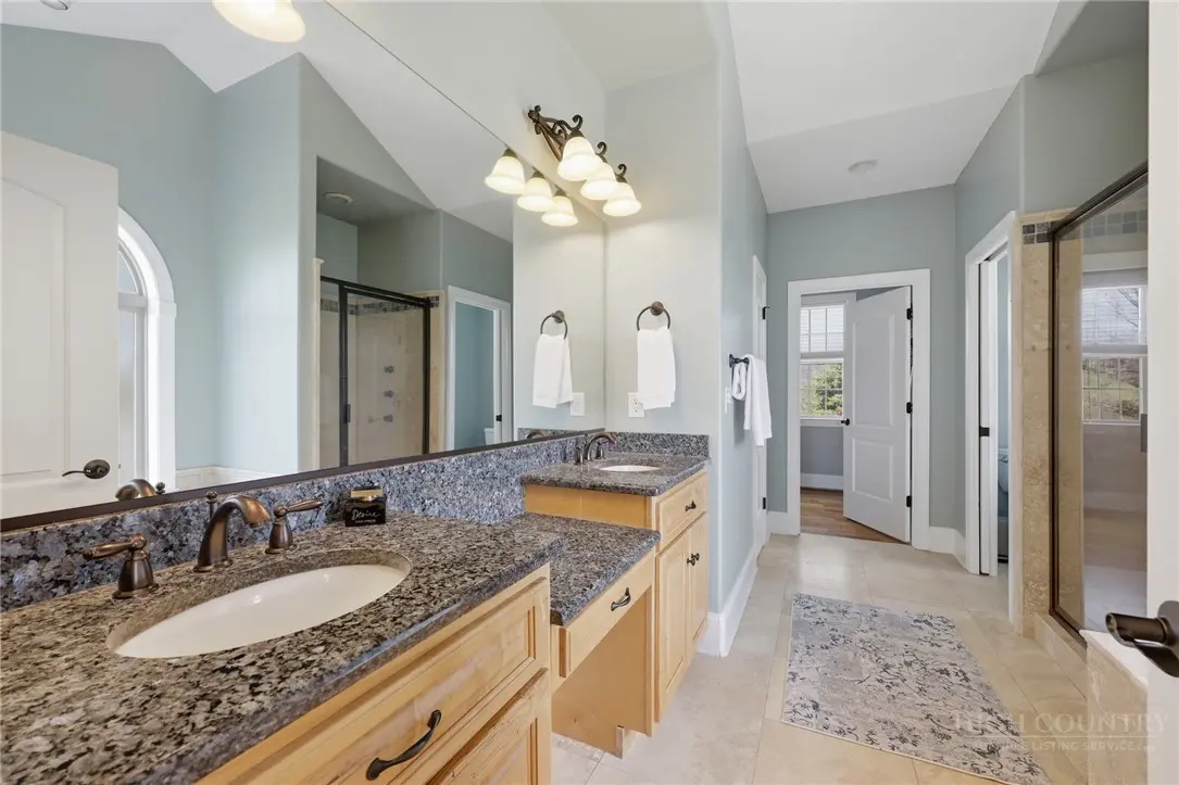Image number 5 for the current listing