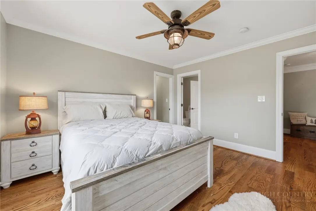 Image number 11 for the current listing
