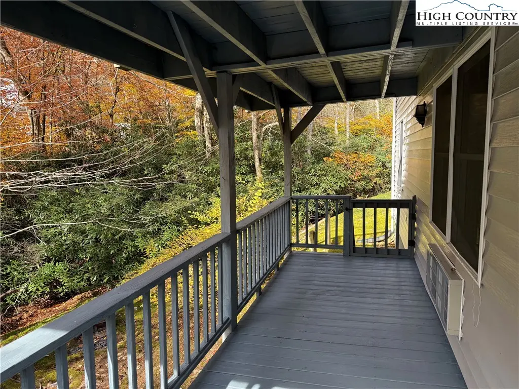 Image number 5 for the current listing