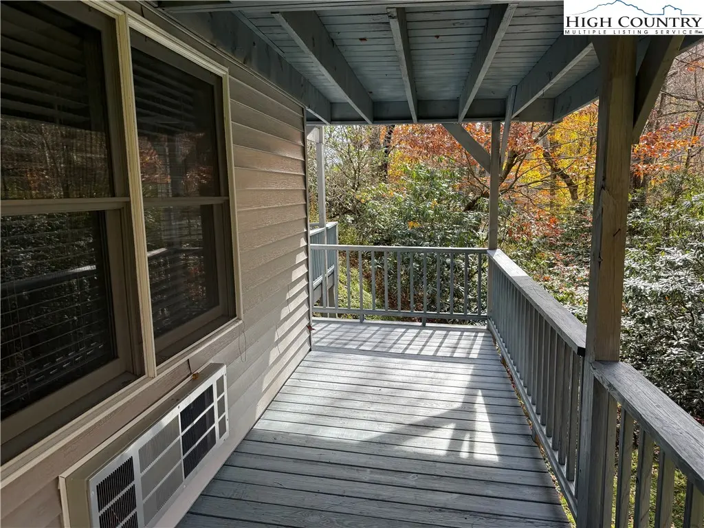 Image number 6 for the current listing