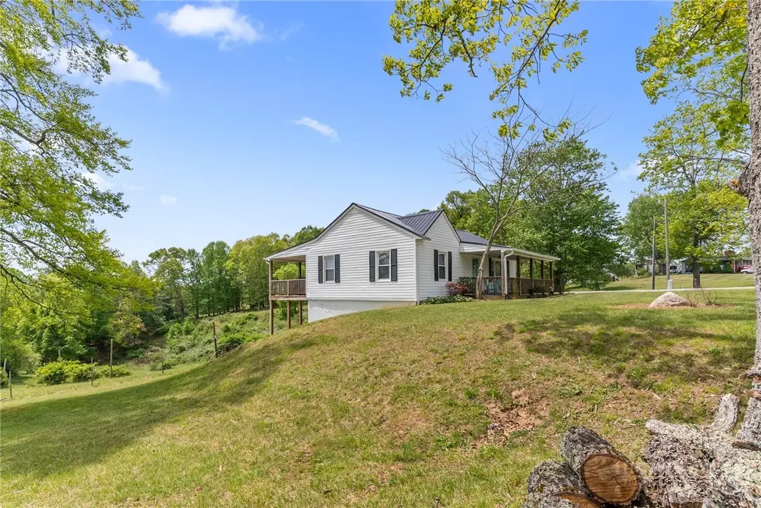 Image number 15 for the current listing