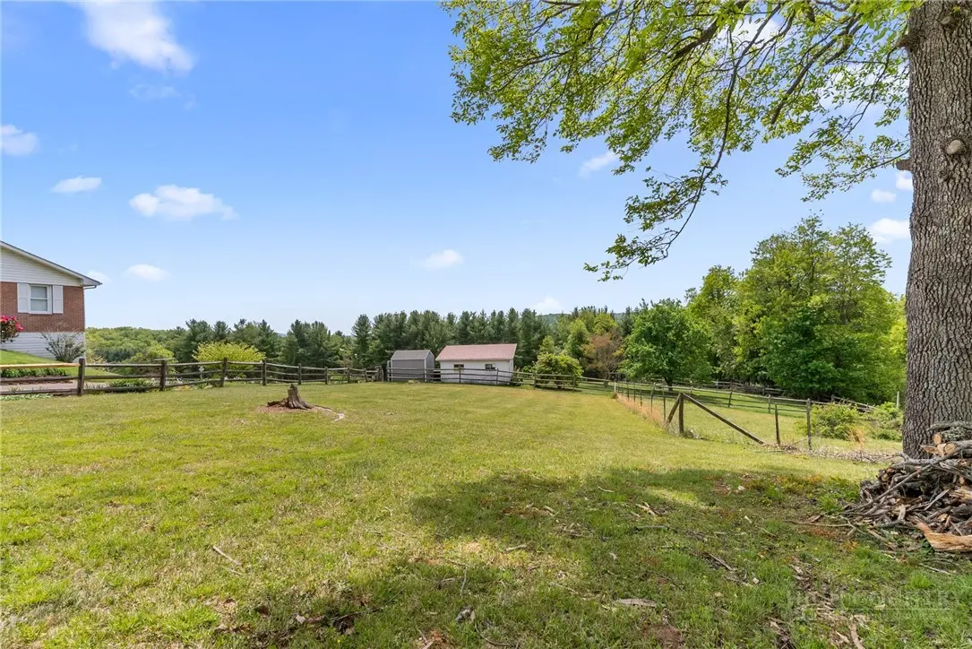Image number 20 for the current listing