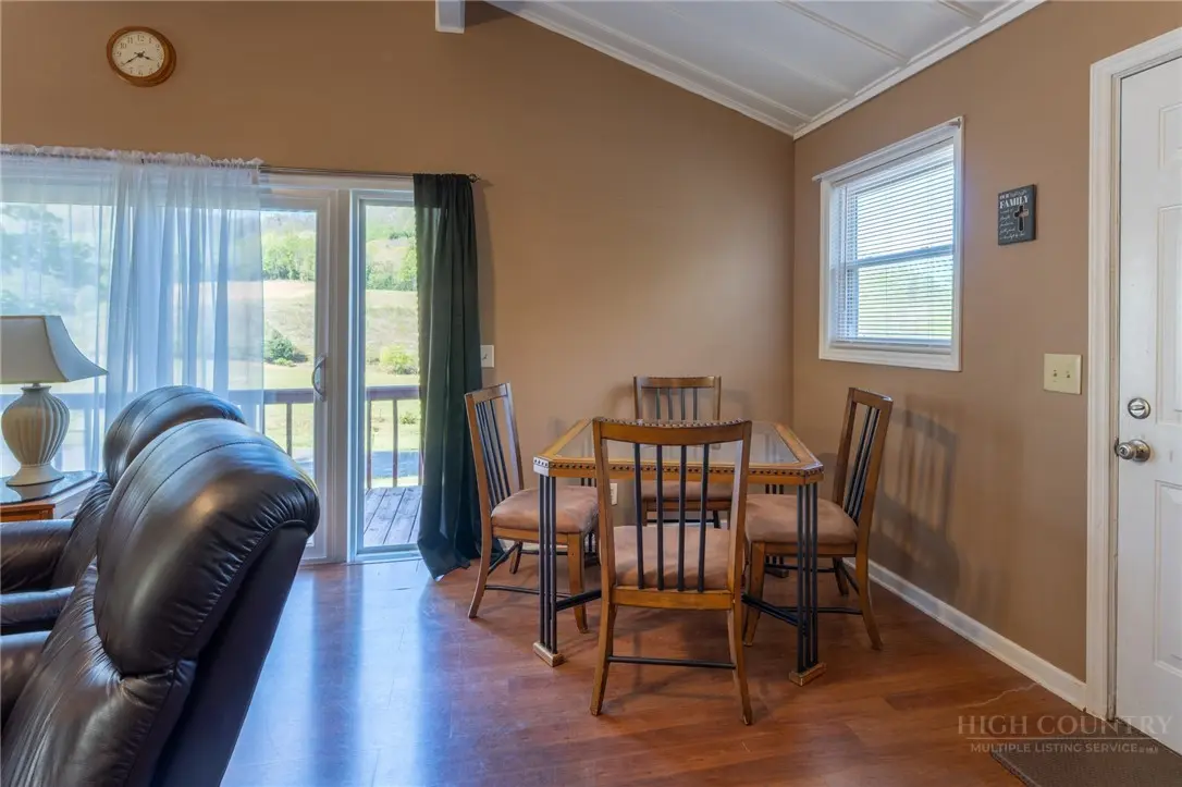 Image number 21 for the current listing
