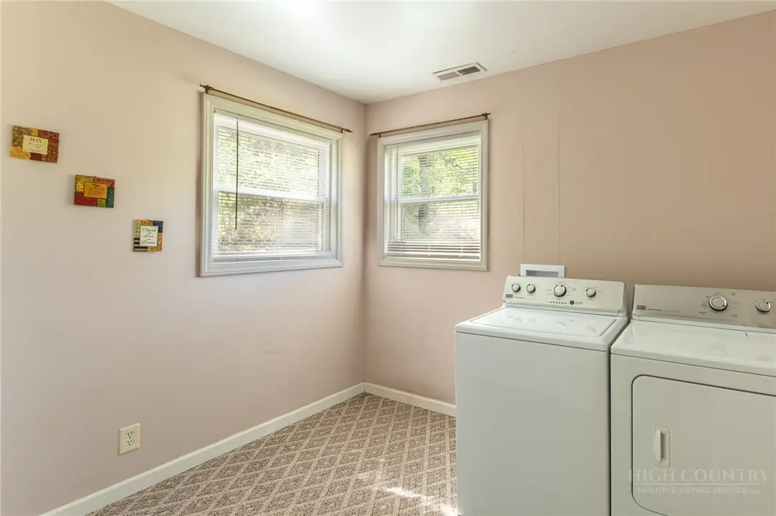 Image number 10 for the current listing