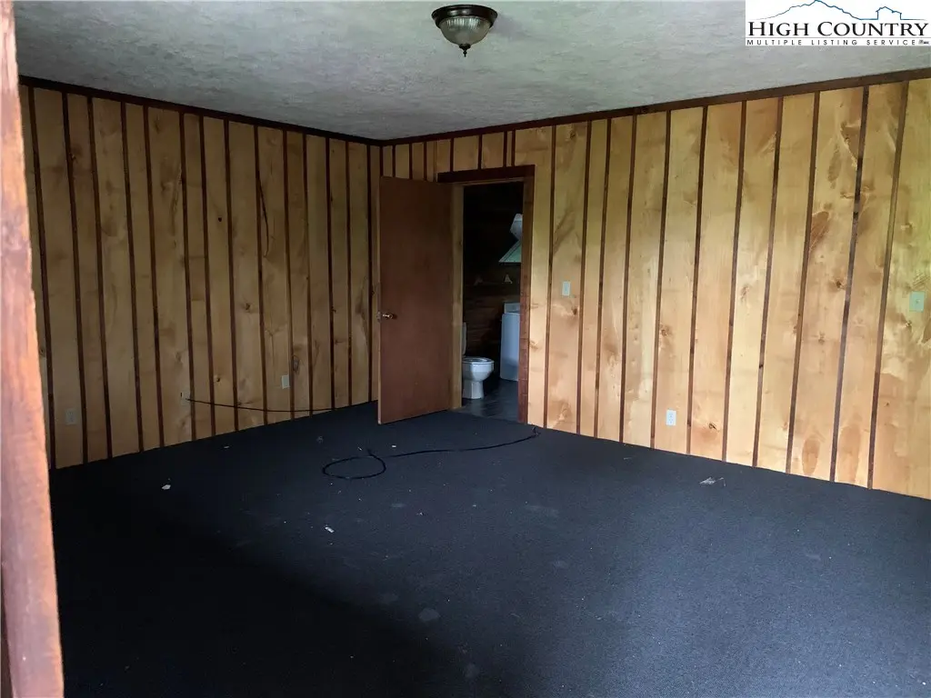 Image number 5 for the current listing