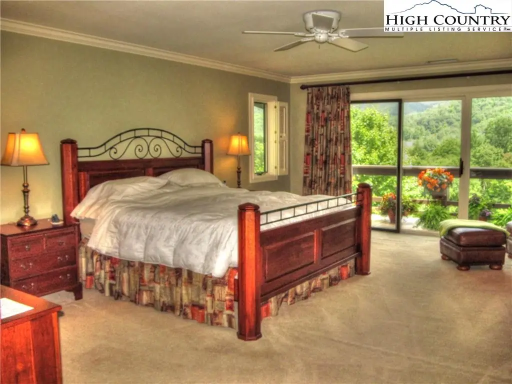 Image number 8 for the current listing