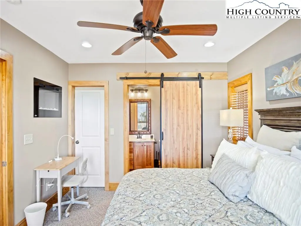 Image number 7 for the current listing