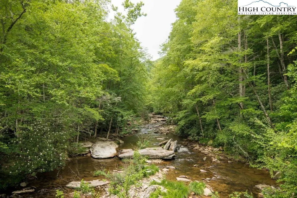 Image number 16 for the current listing